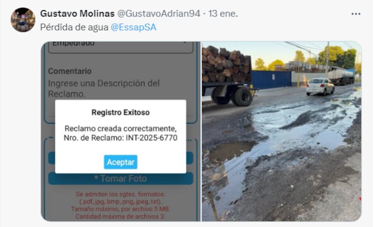 Un usuario de la Essap reclama a través de X la pérdida de agua, que se ve en la foto inunda toda la calle.