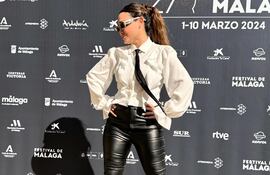 Lali González llegó con este bonito look en blanco y negro al Festival de Cine de Málaga.