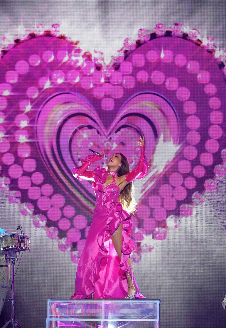 Thalía durante su presentación en la ceremonia realizada en el Kaseya Center de Miami.