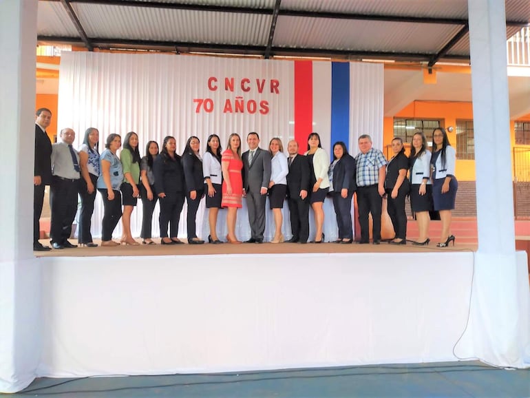 El plantel docente del Colegio Nacional Coronel Valois Rivarola.
