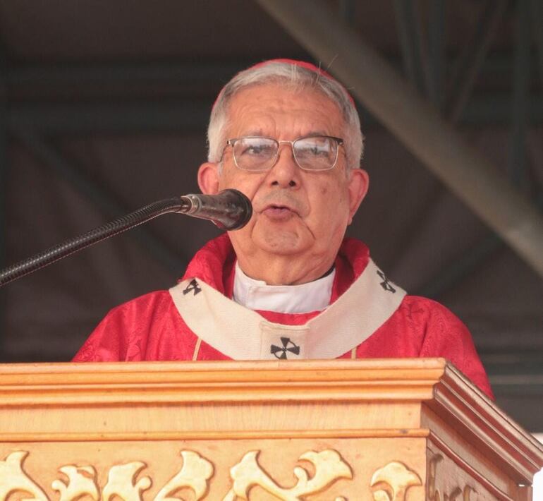 El Cardenal Adalberto Martínez se pronunció acerca de la crisis política desatada por la intención cartista de destituir a Kattya González.