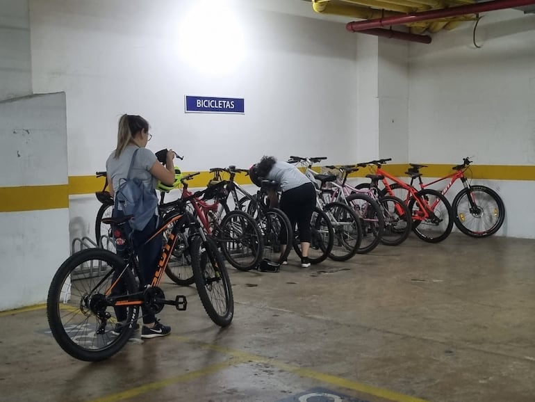 Estacionamiento para bicicletas en el World Trade Center de Asunción.