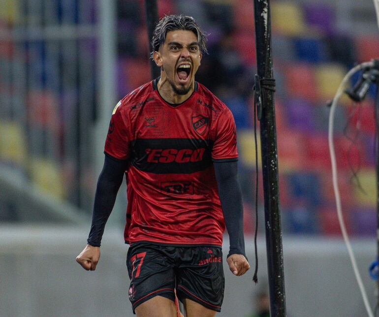 Ronaldo Martínez marcó ayer su décimo gol con la casaca de Platense.