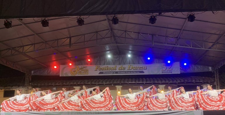 Elencos de danzas de diversos puntos del país formaron parte del Festival Nacional de Danzas y en la Noche Local del rubro se lucieron las academias de Ypacaraí.