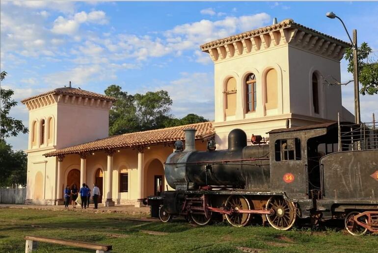 La ex estación del tren de Pirayú es uno de los sitios histórico que a diario es visitado.