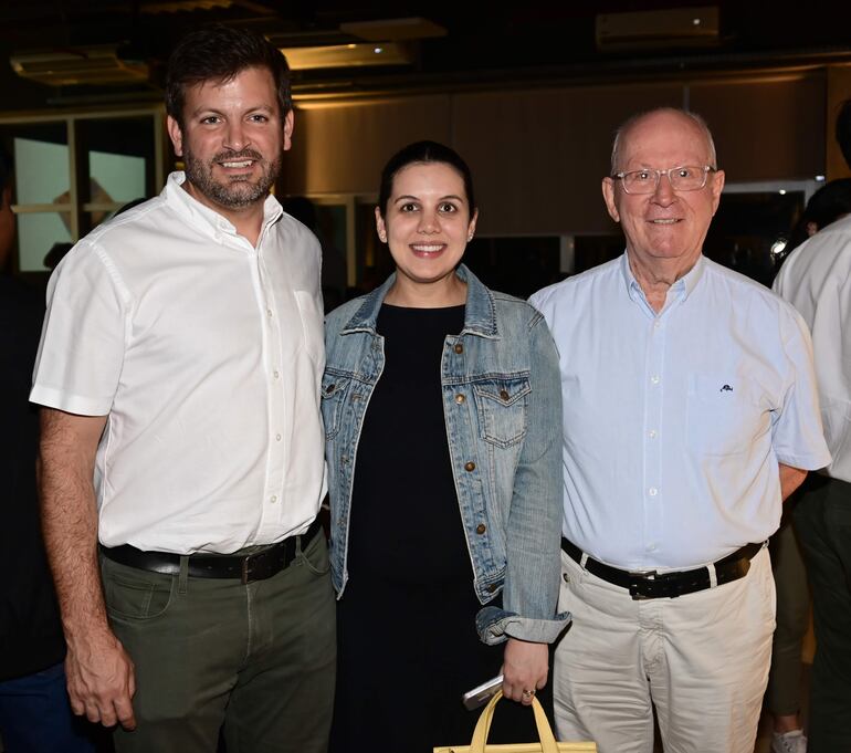 Bruno Defelippe, Mayara Garay y José Emategui.