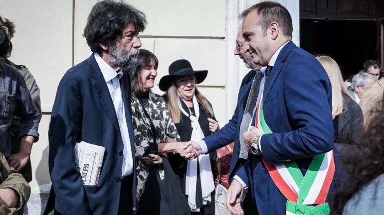 El filósofo Massimo Cacciari (izquierda) en el funeral de Gianni Vattimo en Turín, hoy, 23 de septiembre de 2023.