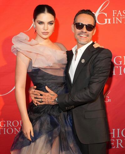 Nadia Ferreira y Marc Anthony en la alfombra roja de La Noche de las Estrellas, en el Hotel Plaza de Nueva York.