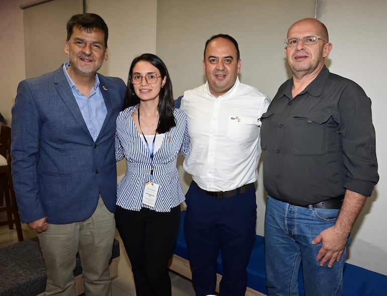 Camilo González, Lina Chaparro, Felipe Rico y Leonardo Henao.