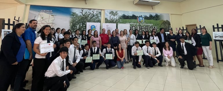 El primer puesto en la categoría de concurso fotográfico fue otorgado al Colegio Nacional Héroes del Chaco que recibió un premio en efectivo de G 1.000.000 y certificados.