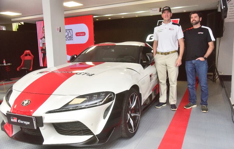 El experimentado piloto Marco Galanti junto a Francisco Palau, Gerente de Marketing de Toyotoshi SA.