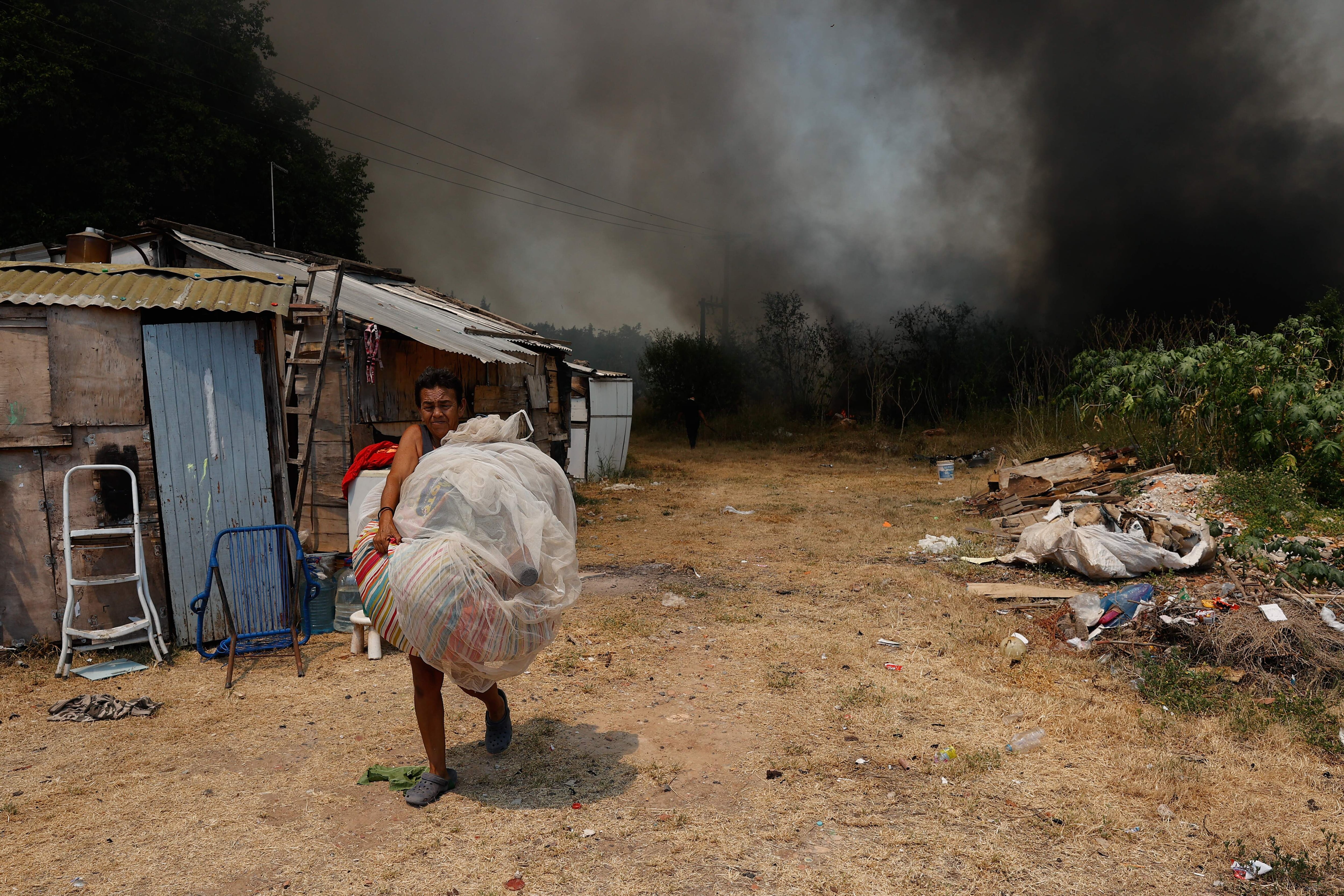 Bomberos no dan abasto y priorizan incendios cercanos a zonas pobladas