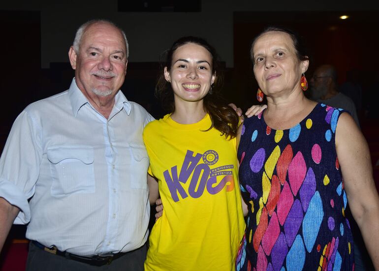 Rogelio Agustin Goiburú, Anastasia Goiburú e Irina Goiburú.