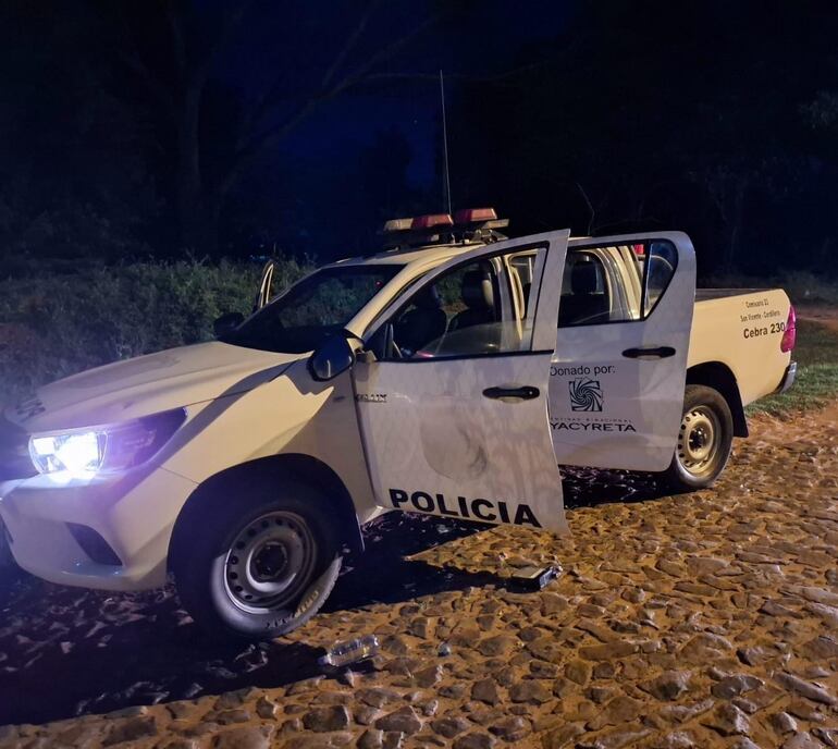 Personal de la Comisaría 23 de San Vicente, fueron víctimas durante la intervención de un presunto robo de un camión de encomiendas.