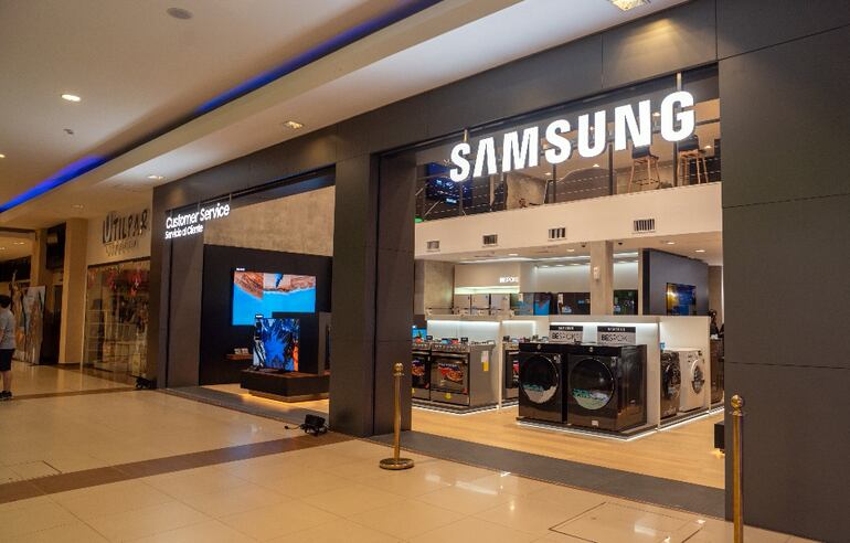 La nueva tienda de Samsung habilitada en el Shopping Pinedo.