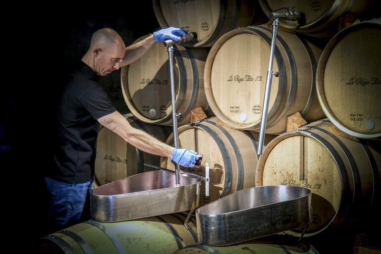 Bodegas del Barrio de la Estación de Haro, donde se concentra el mayor parque de barricas del mundo.