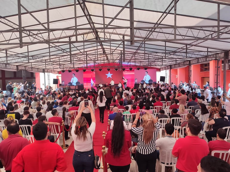 Santiago Peña participó de acto en la ANR con jóvenes colorados.