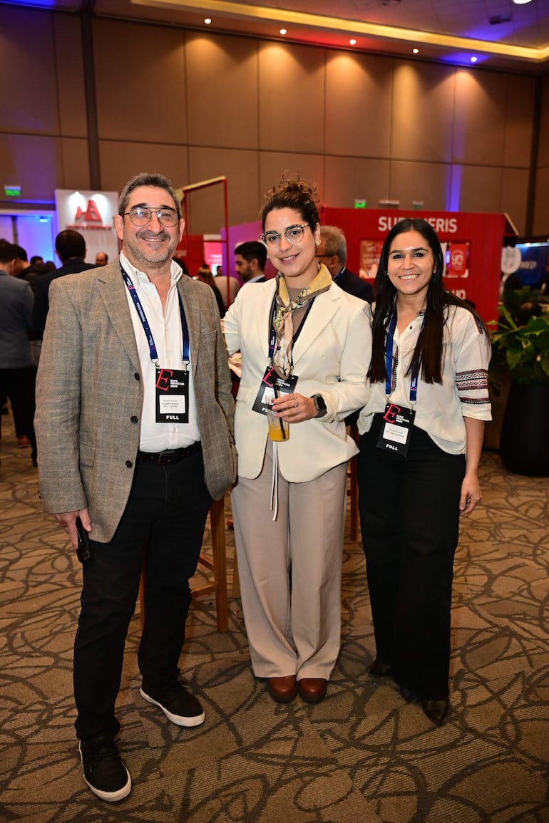 Ricardo Fazzio, Tamara Martínez y Natalia Gadea.