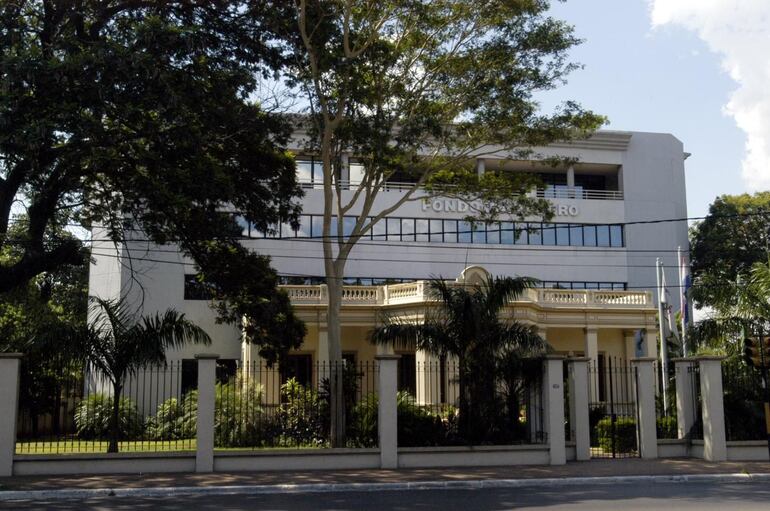 El edificio del Fondo Ganadero, ubicado en Marisca López y República Dominicana,  pasaría al Ministerio de Economía y Finanzas.