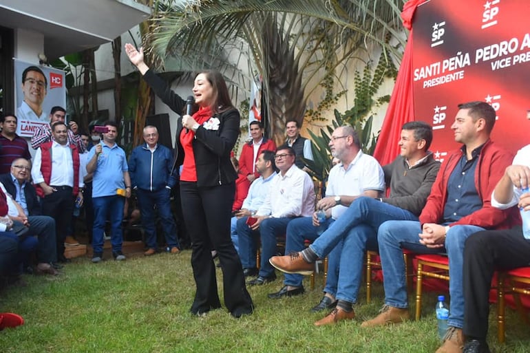 Rocío Abed de Zacarías figura como número uno en la lista de precandidatos a diputación por Honor Colorado en Alto Paraná.