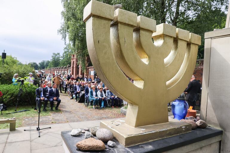 Ceremonia para recordar el aniversario 79 del cierre del gueto de Litzmannstadt, en el cementerio de Lodz, en Polonia.