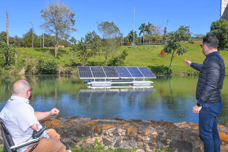 Paneles solares flotantes.