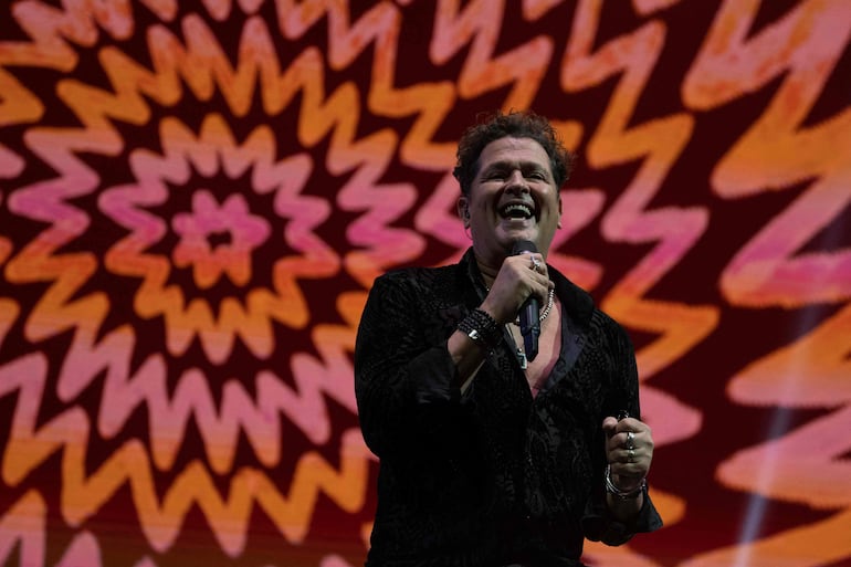 Carlos Vives durante un show en Montevideo, Uruguay, el año pasado. El artista colombiano está celebrando 30 años de carrera musical.