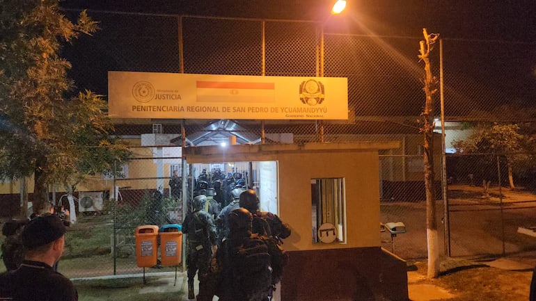 Megaoperativo dentro de la Penitenciaría de San Pedro.