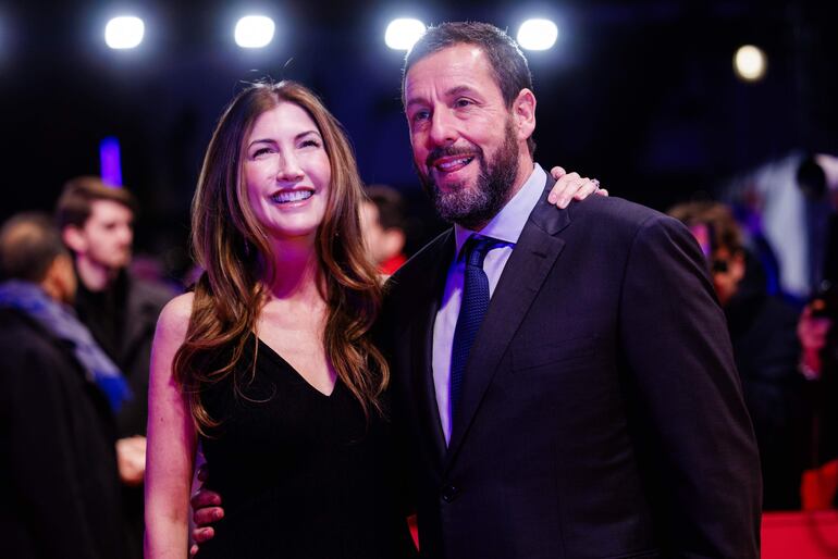 El actor Adam Sandler y su esposa Jackie Sandler están juntos hace más de 20 años. (EFE/EPA/CLEMENS BILAN)
