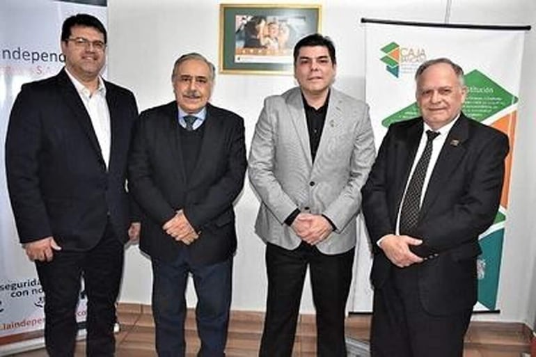 Miguel Oro Domínguez, Xavier Hamuy Campos, José Antonio Caballero y Ángel Chamorro, miembros de la Caja de Jubilados Bancarios.   