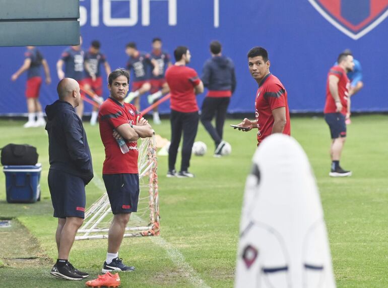 Fernando Jubero (manager) y Diego Gavilán (entrenador) de Cerro Porteño