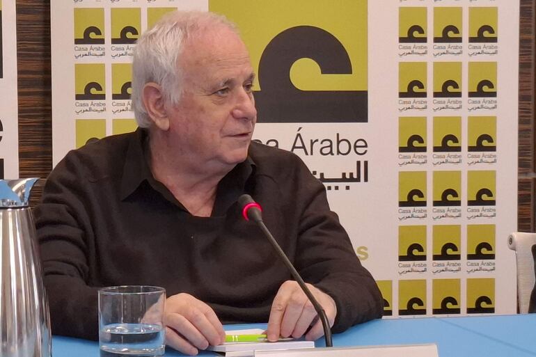 MADRID, 15/11/2024.- El historiador israelí Ilan Pappé ofrece una rueda de prensa este viernes, en la Casa Árabe de Madrid. EFE/ Jorge Fuentelsaz