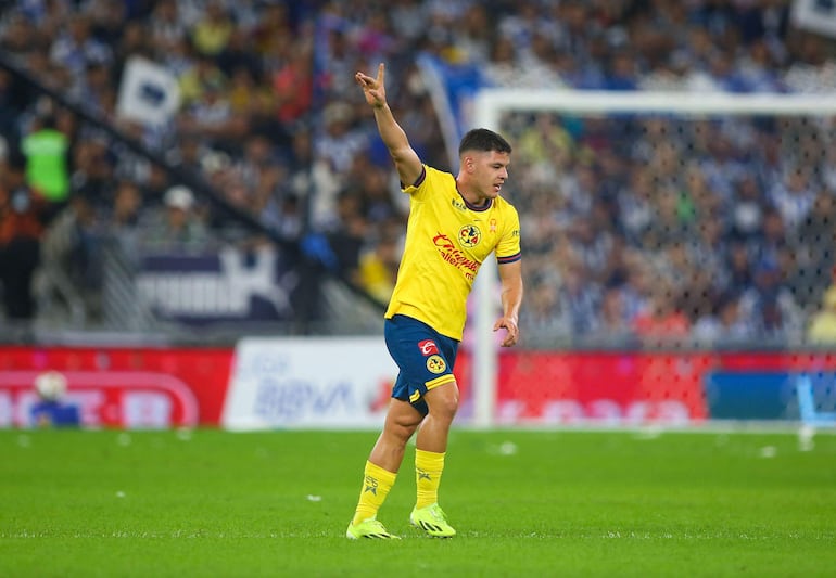 El paraguayo Richard Sánchez, jugador del América, celebra un gol en el partido frente a Monterrey en la revancha de las finales del torneo Apertura 2024 de la Liga MX en el estadio BBVA, en Guadalupe, Nuevo León, México.