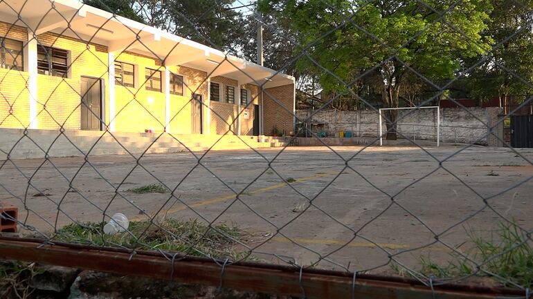 Colegio Don Manuel González. Tiene aulas, pero no tiene baños.