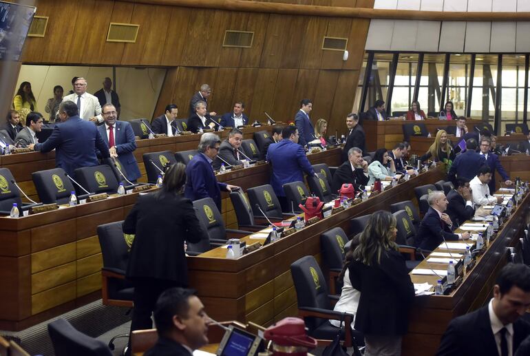 Ayer la Cámara de Diputados sancionó y remitió al Ejecutivo proyecto de ley que elimina el arancel consular para el comercio.