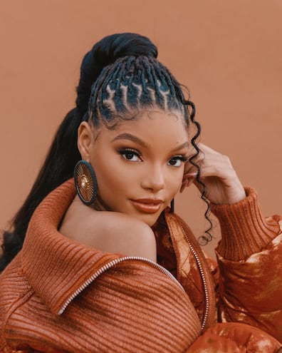 Halle Bailey se estrena como mamá de Halo.