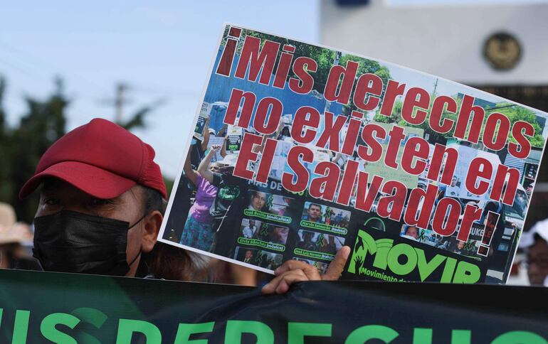 Protesta en una calle de San Salvador (El Salvador). 
