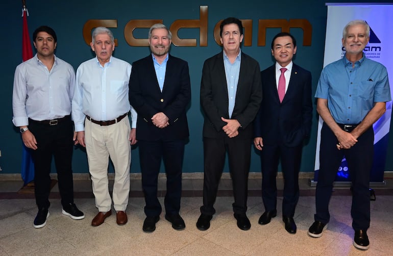 Didier Arias, Víctor Servín, Miguel Carrizosa, Juan Pecci, Marcelo Toyotoshi y Camilo Carrizosa. 