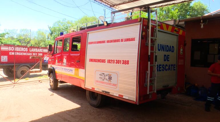 Los bomberos de Lambaré lamentan la falta de más hidrantes para recargar los camiones durante los incendios.