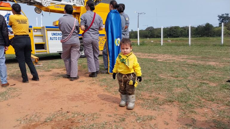 Niños disfrutaron de una mañana carga de actividades por el día del bombero.