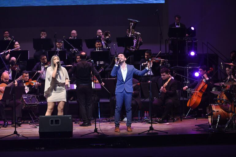 Sol Codas y Marcelo Gabriel durante la apertura de la gala.