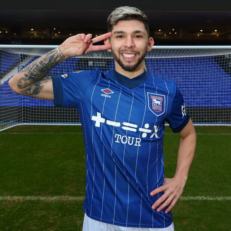 Julio Enciso, presentado en su nuevo club, el Ipswich Town