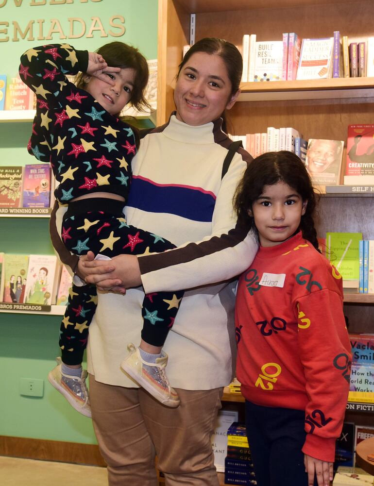 Mariola Caballero, Aurora y Elena Bogado. 