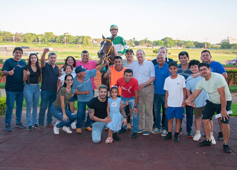 La muchachada del 7 de Septiembre festejó el triunfo de Galán.