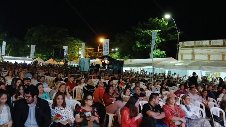 Una gran cantidad de personas acudieron al Festival del Lago.