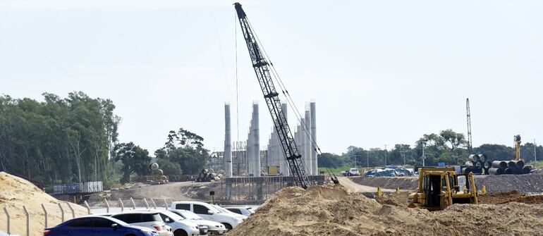 ABC recorrió ayer la zona de obras y se pudo corroborar que registra un importante avance, principalmente los viaductos de acceso.