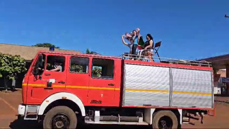 La patinadora Samara Weimann en su recibimiento en la ciudad de Iruña.