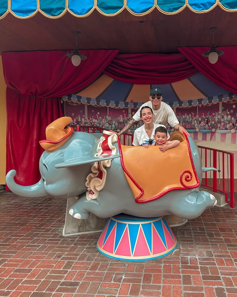 Miguel Almirón y su familia están viviendo días a pura diversión recorriendo Disney.
(Instagram/Alexia Notto)