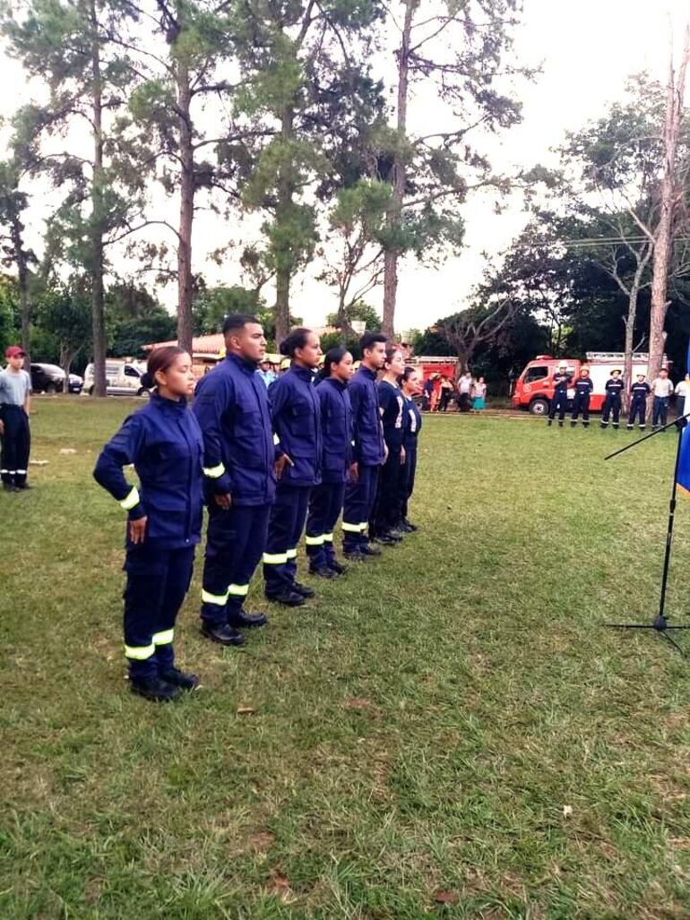 Juraron siete nuevos combatientes del Cuerpo de Bomberos Voluntarios de Quiindy.