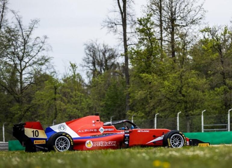 Con el #10 y los colores de Paraguay, el piloto Joshua Duerksen ya está listo para afrontar otra carrera más, ésta vez en el Paul Ricard, por la FRECA.